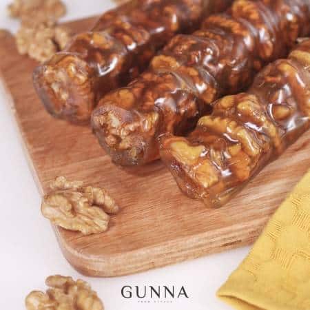 Türk lokumu, cevizli sucuk ve şerbetli tatlılar, geleneksel Türk lezzetleri.